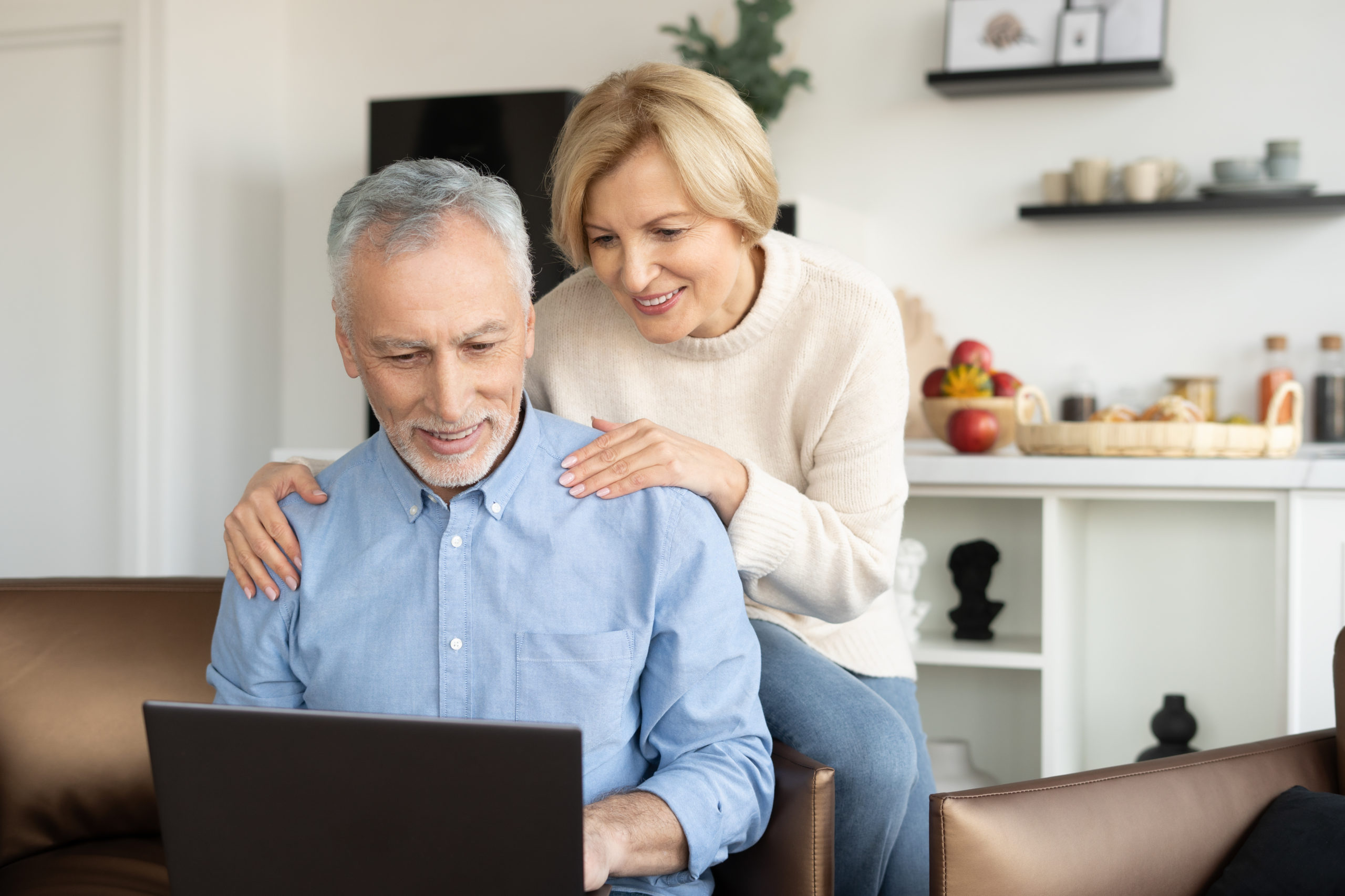 Elderly couple reading about Medicare's 3-day rule